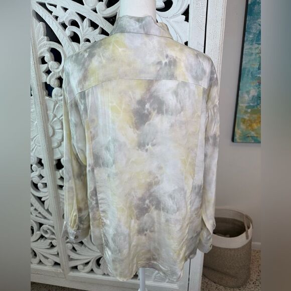 Grade and Gather Pale Yellow Grey Tie Dye Button Down Top Size Small - Picture 6 of 11